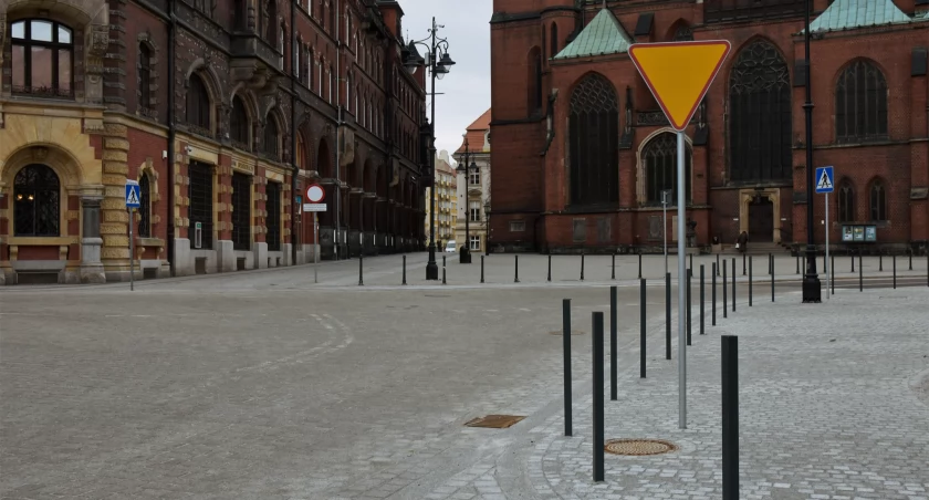 Pasy na placu Słowiańskim starły się w błyskawicznym tempie