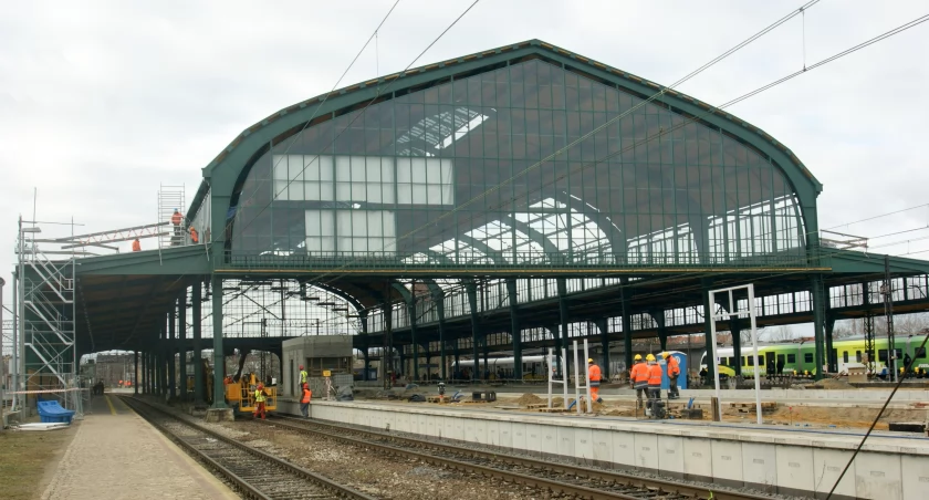 PKP PLK rozważa, czy kontynuować modernizację dworca w Legnicy