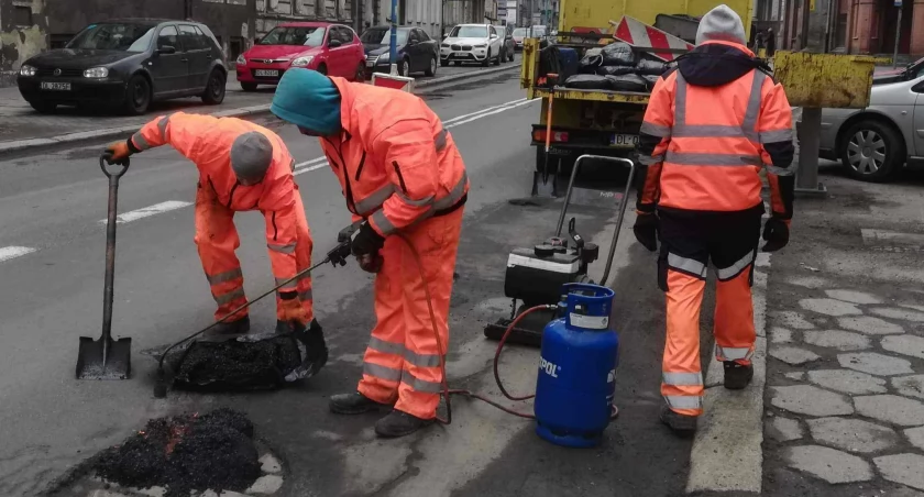 Zarząd Dróg Miejskich w Legnicy przeprasza za dziurawe ulice