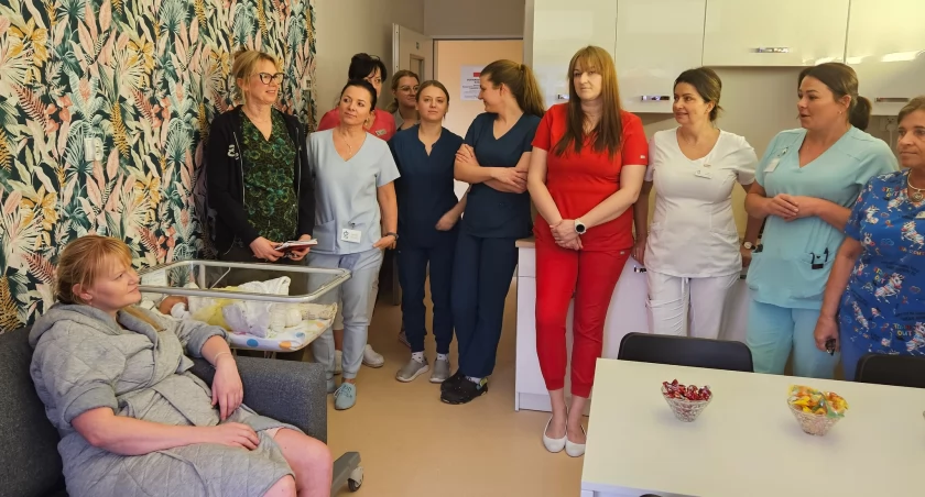 Kangurowanie i coś jeszcze. Koleje Dolnośląskie zadbały o szpital