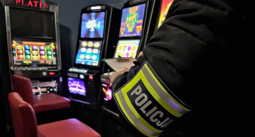 Zlikwidowano nielegalne kasyno w jednym z mieszkań w Legnicy 