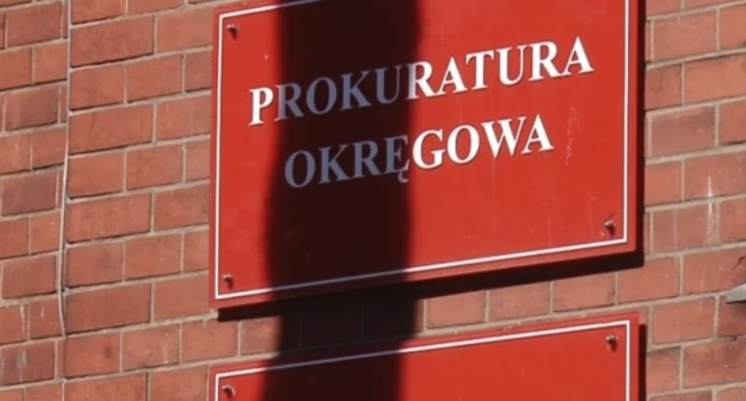 Oszukiwał banki i telekomy. Akt oskarżenia przeciwko Radosławowi E. 