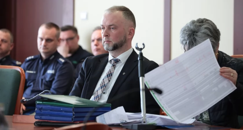 Czy zastępca prezydenta za bardzo polubił służbowego Nissana Navarę?
