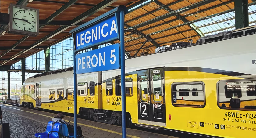 Z Legnicy nad morze dojedziemy pociągiem Kolei Dolnośląskich.