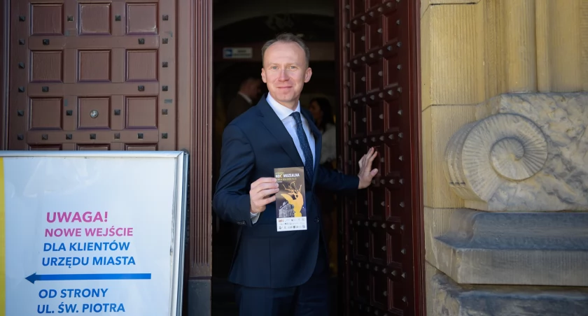 Prezydent Maciej Kupaj zaprasza na zwiedzanie ratusza w Noc Muzealną