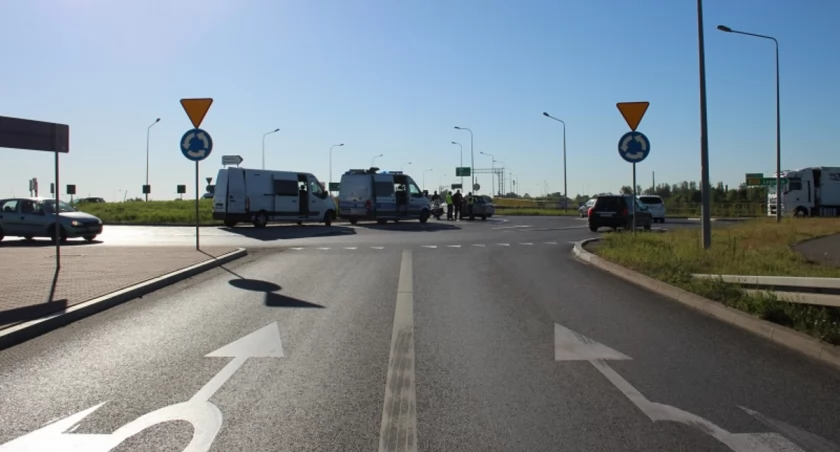 Kierowca samochodu nie ustąpił pierwszeństwa. Motocyklista trafił do szpitala.