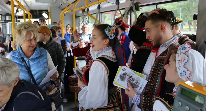 Folk na żywo w Rozśpiewanych Autobusach MPK