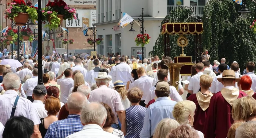 Procesje Bożego Ciała - utrudnienia w ruchu