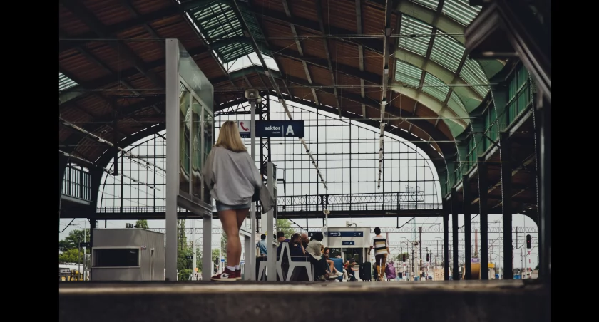 Wyremontowane perony już są w pełni otwarte dla podróżujących (GALERIA ZDJĘĆ)