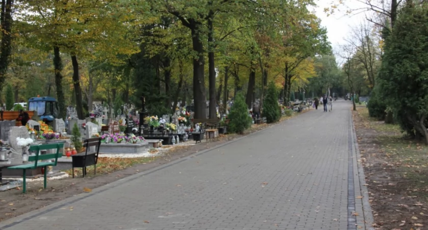 Ogłoszono przetarg na renowację cmentarnej alejki