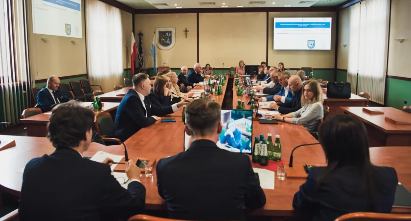 Sesja nadzwyczajna. Dodatkowe pieniądze na drogi