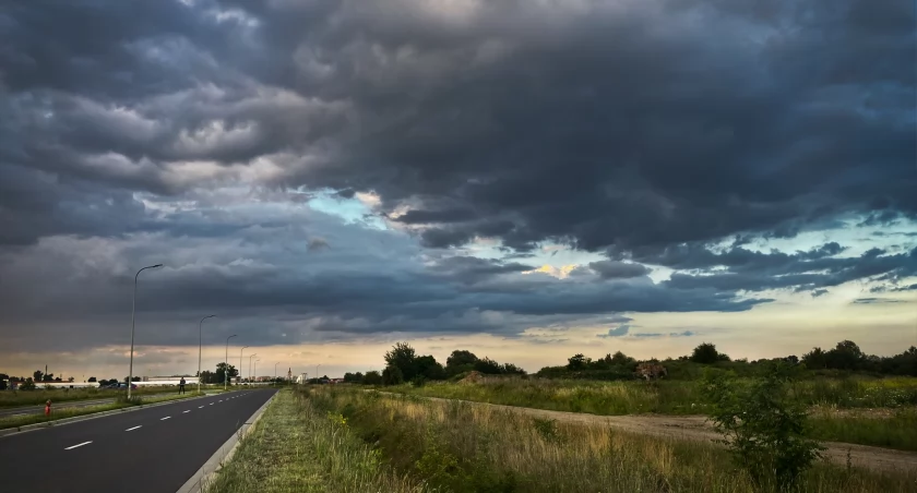 Ostrzeżenia meteorologiczne - dziś możliwe burze 