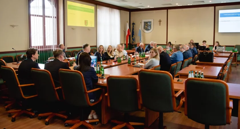 Papier jest passé. Ratusz chce wytwarzać mniej makulatury
