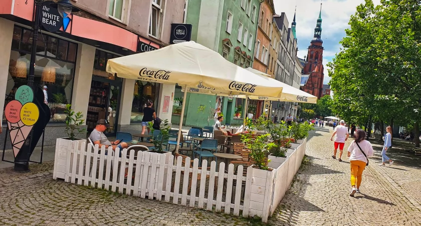 Letnie ogródki w WHITE BEAR Coffee i KOKU Sushi zapraszają!
