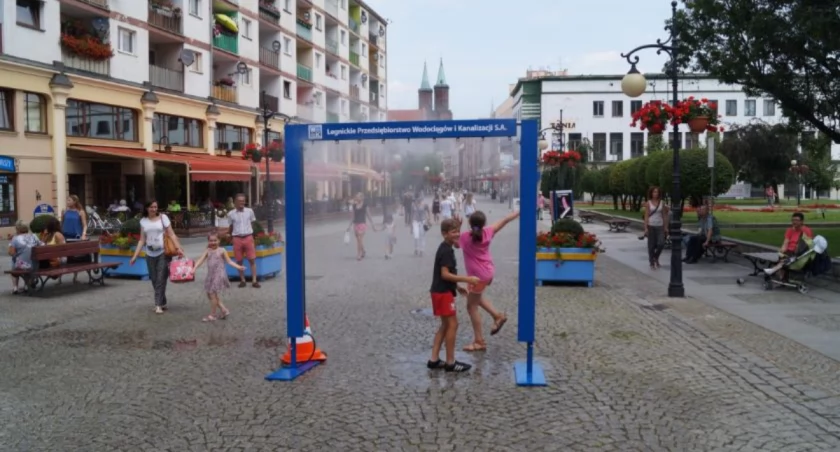 Kurtyny wodne w mieście już działają
