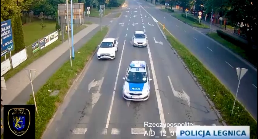 Policjanci pilotowali samochód z dzieckiem, które doznało wstrząsu anafilaktycznego