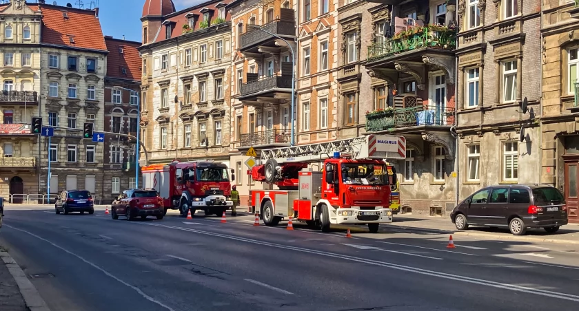 Kobieta w ciąży i 3-letnie dziecko trafili do szpitala - powodem ulatniający się czad