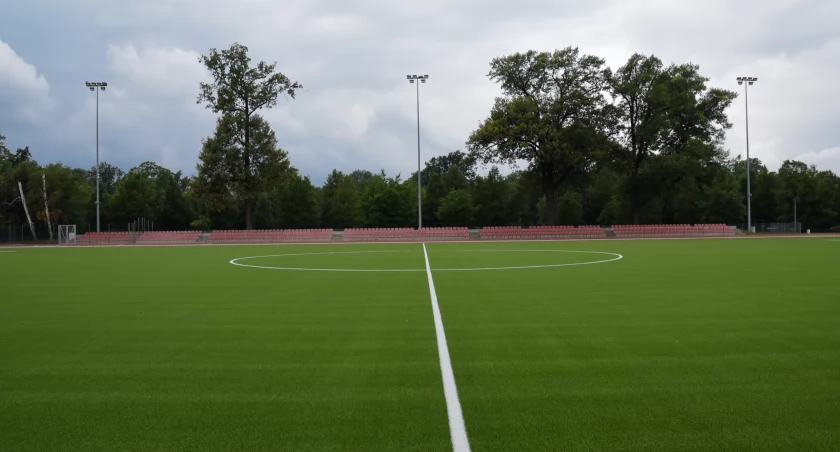 Sportowy piątek na nowo wyremontowanych boiskach w parku