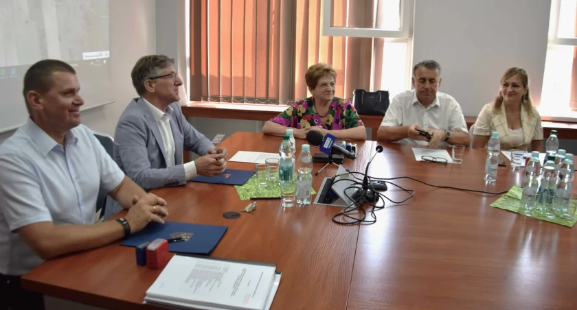 Podpisano umowę na remont odcinka drogi Miłogostowice-Dobrzejów 