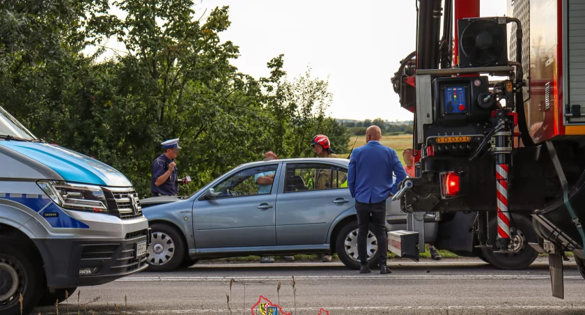 Karambol na Poznańskiej - pięć aut wpadło na siebie jedno po drugim