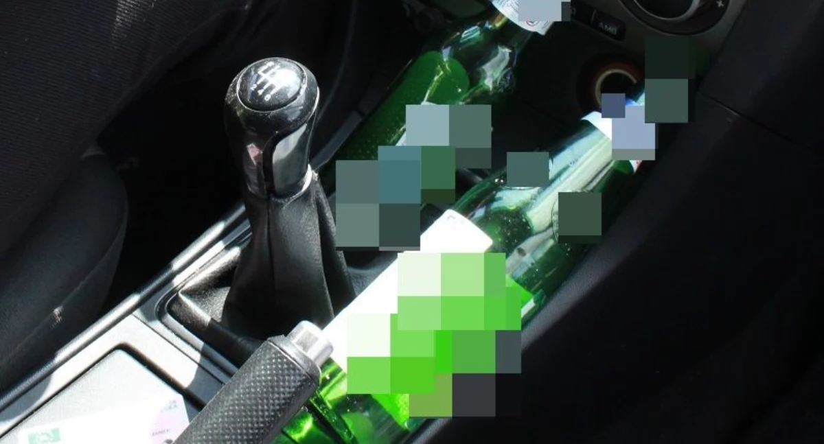 Pijany kierowca pędził po alkohol. W aucie wiózł swoje dzieci.