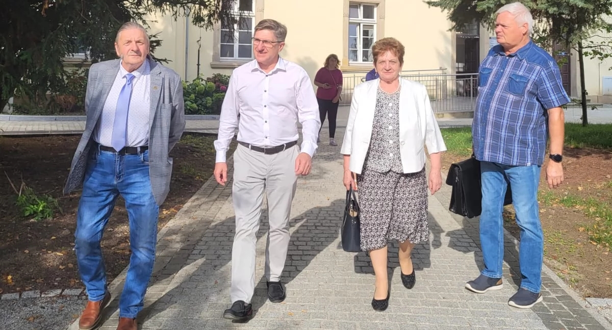 Zakończono remont chodnika na terenie pobenedyktyńskiego zespołu klasztornego w Legnickim Polu