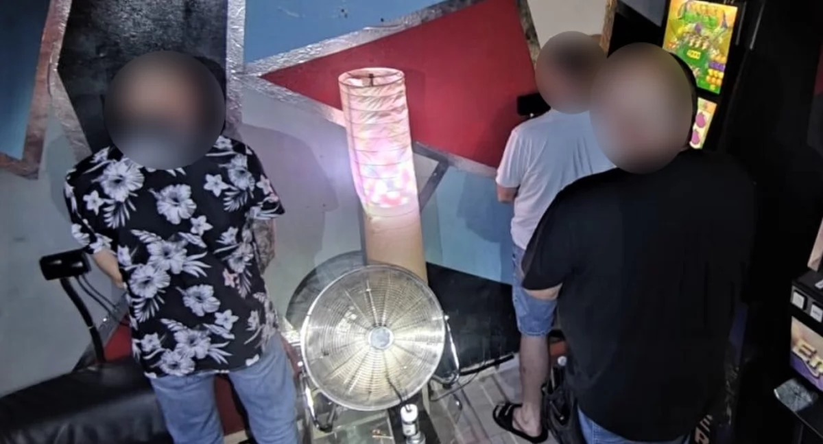 Policja wpadła do nielegalnego kasyna na Koperniku (FILM)