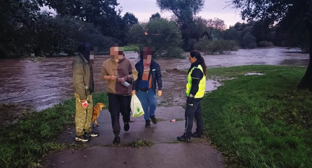 To niebezpieczne. Policja przestrzega przed podchodzeniem do rzek 