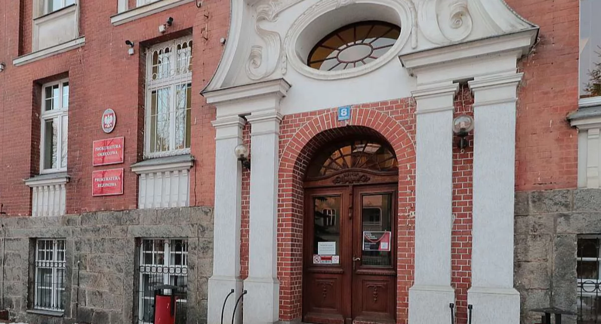 Morderstwo na Koperniku. Zwłoki porzucono na przystanku autobusowym