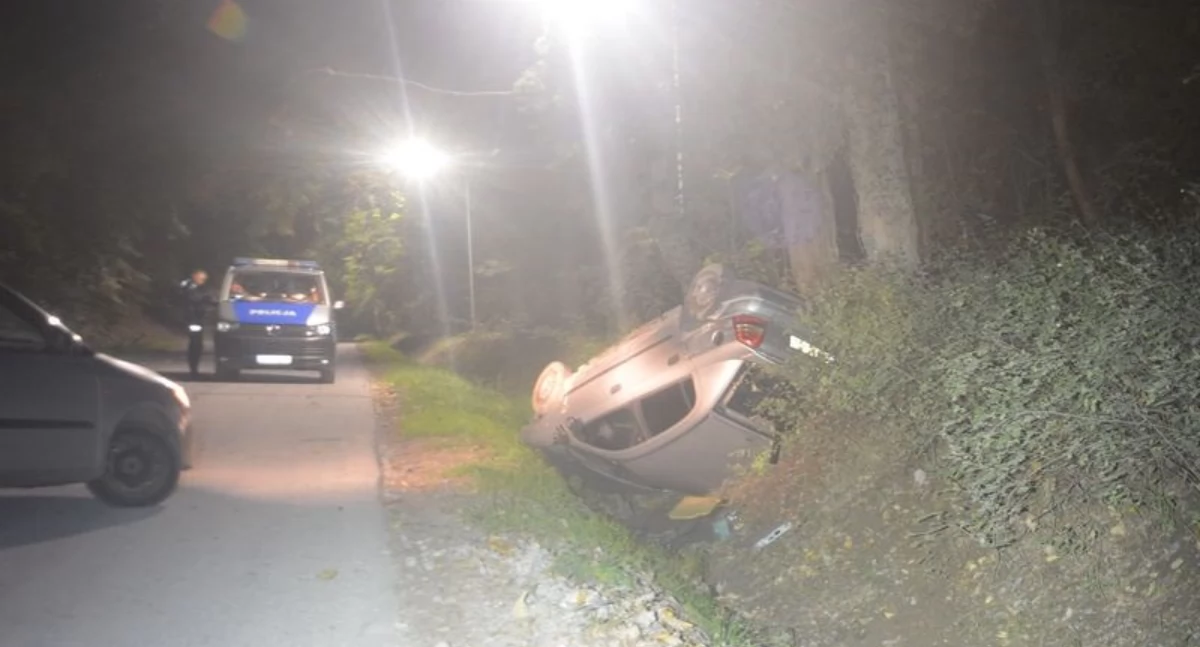 Wypadli z drogi. Odpowiedzą za jazdę po alkoholu 