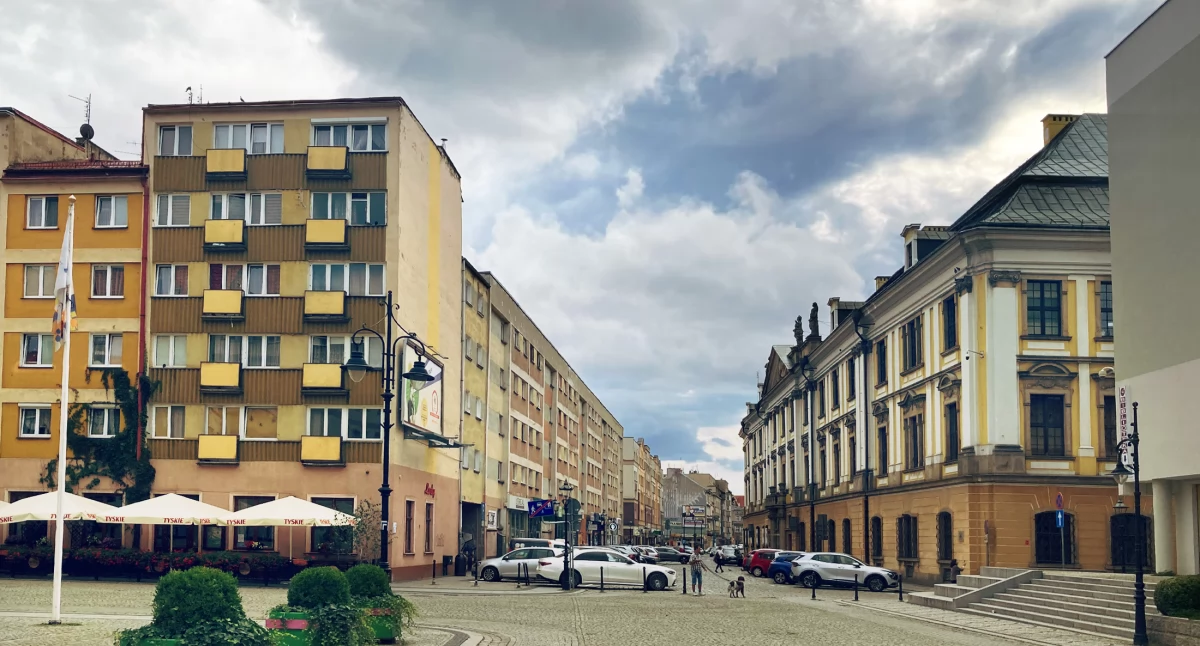 Silny wiatr, możliwe burze - ostrzeżenie meteo