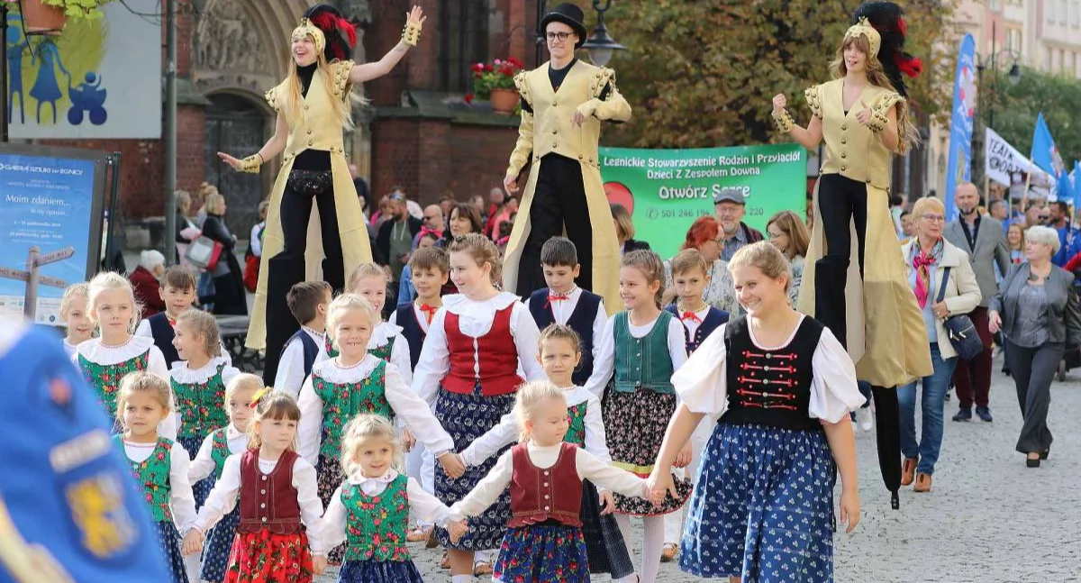Parada, prezentacje i dobra zabawa, czyli XIV Festiwal Legnickich Organizacji Pozarządowych