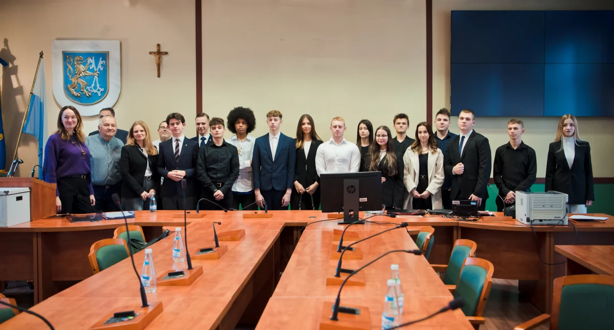 Pierwsza sesja Młodzieżowej Rady Miejskiej Legnicy VIII Kadencji (FOTO)