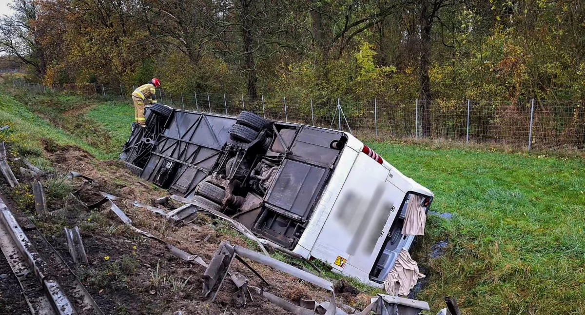 Wypadek autokaru na autostradzie A4 pod Chojnowem