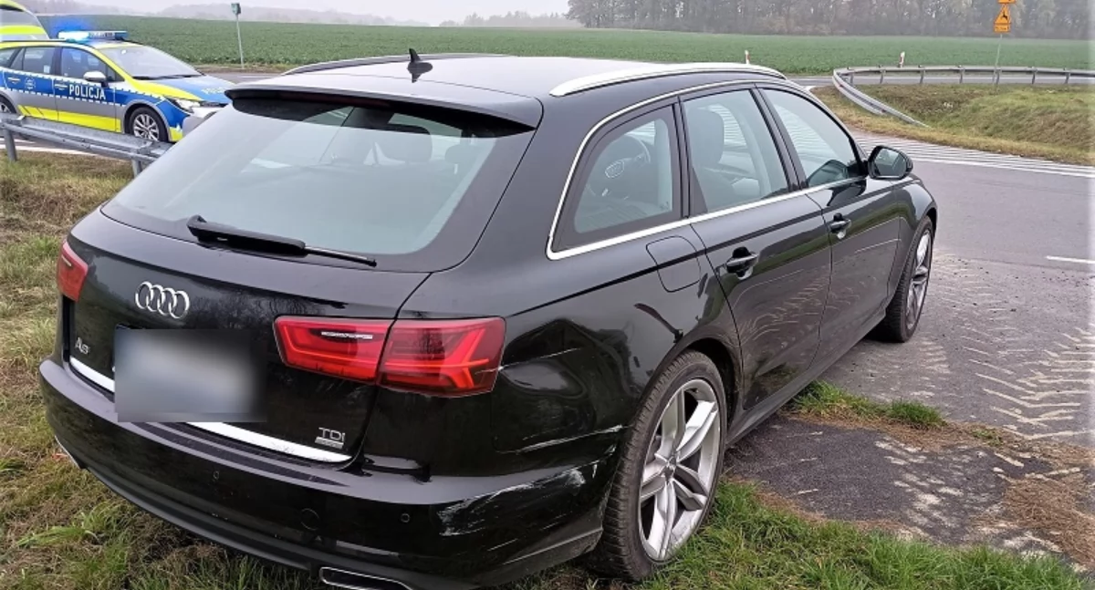 Kompletnie pijany kierowca spowodował kolizję i uciekł z miejsca zdarzenia
