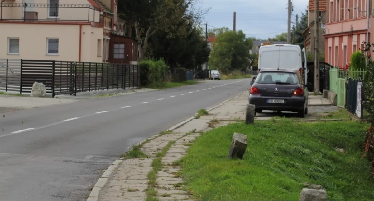 Ruszyła przebudowa chodnika przy ulicy Pątnowskiej