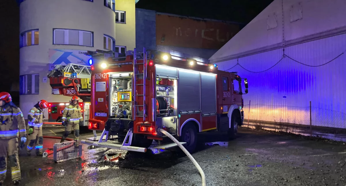 Pożar hali przy ulicy Hangarowej 