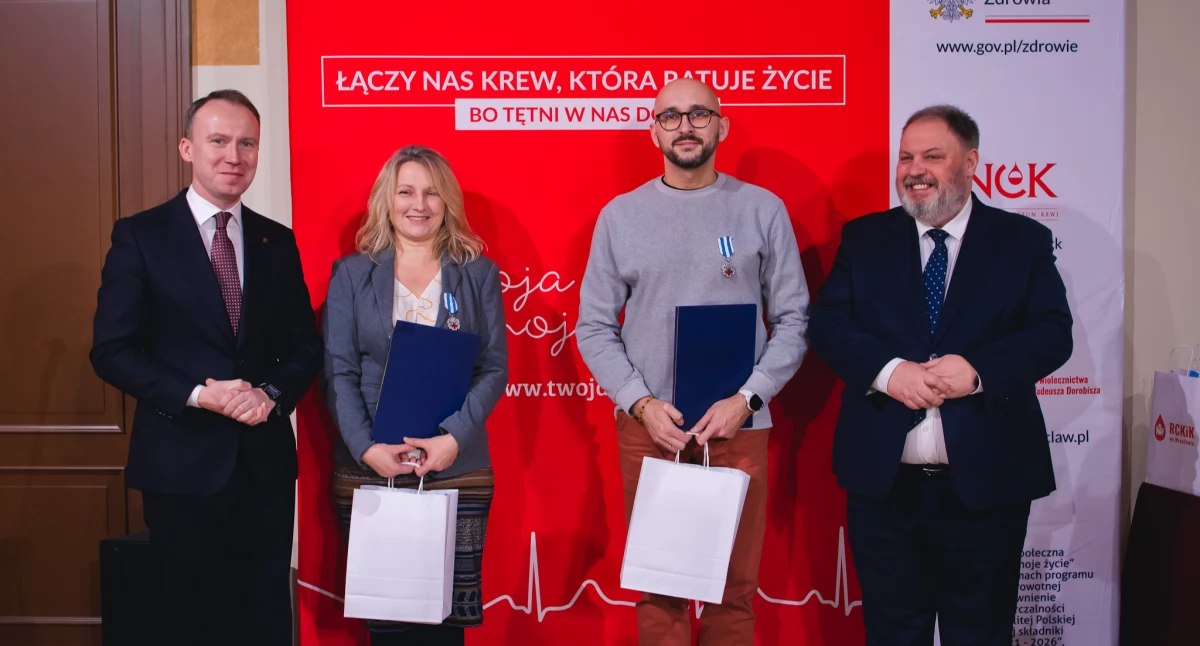 Wręczono odznaczenia honorowym krwiodawcom (FOTO)