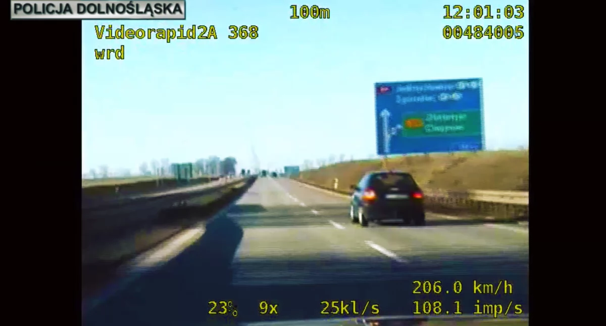 Pędził 208 km/h na autostradzie, żeby „odreagować” (FILM)