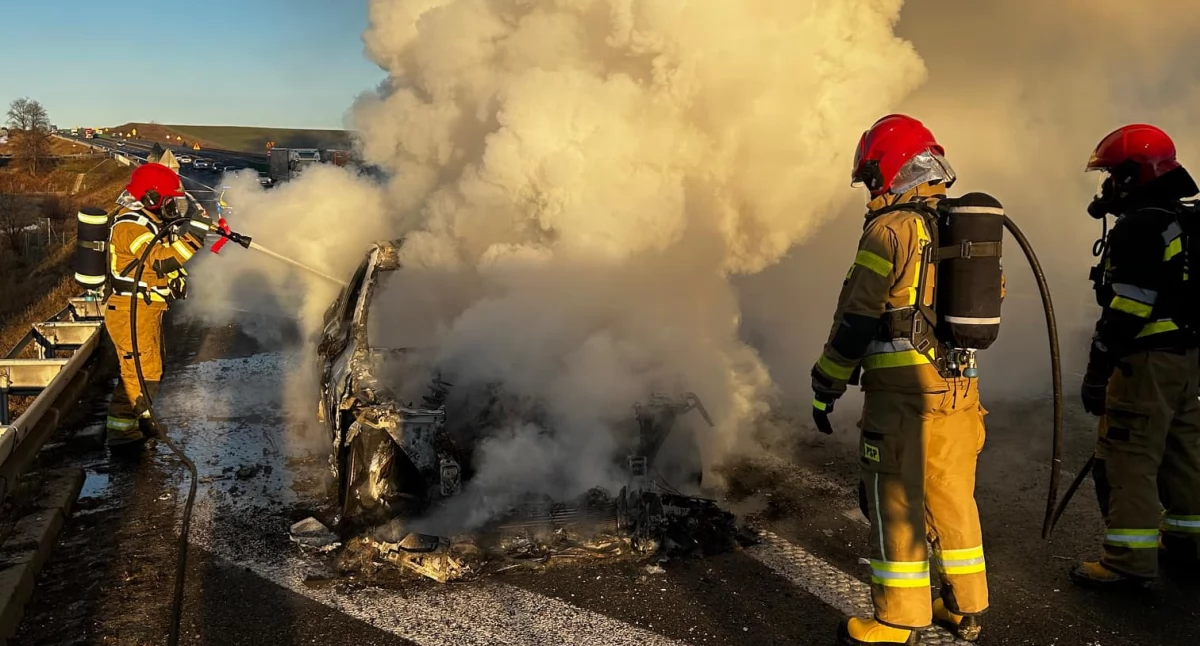 Pożar auta na autostradzie A4