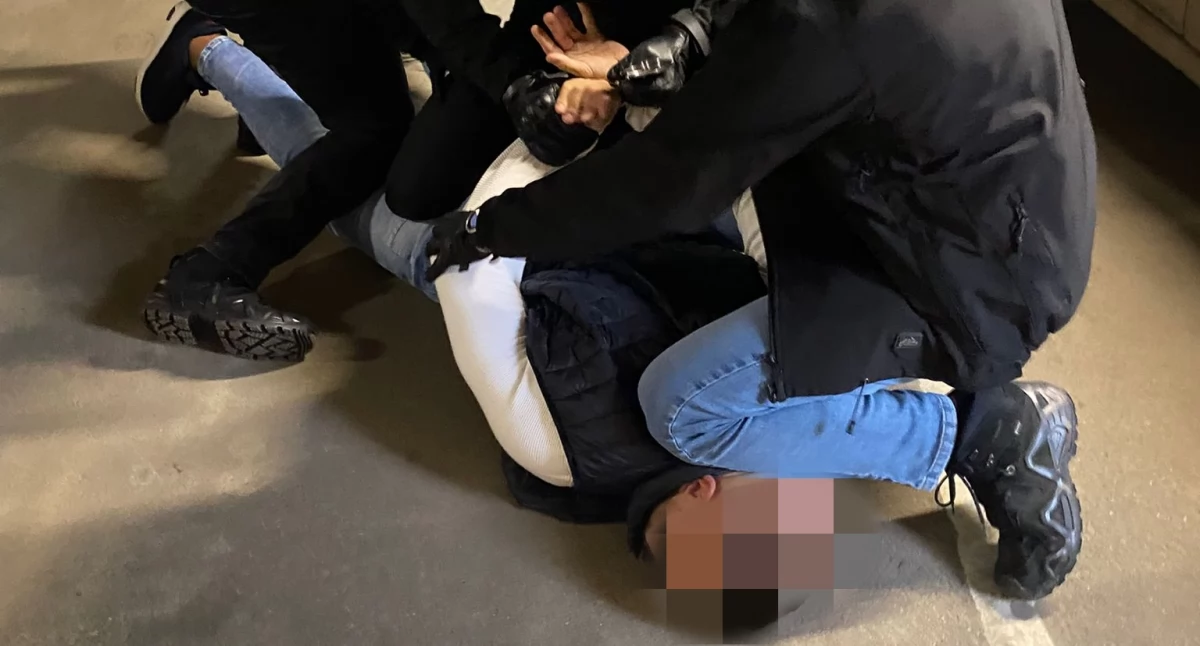 Pobicie, narkotyki, kradzieże. Policja rozbiła gang pseudokibiców (FILM)