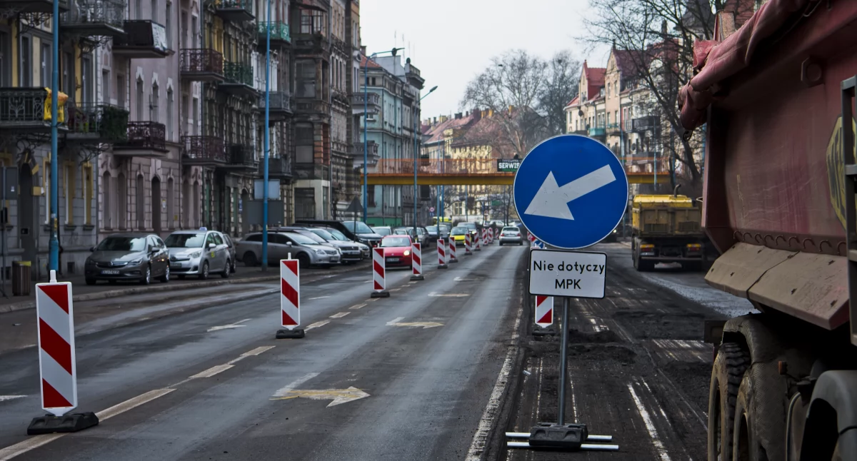 Rozpoczął się remont ulicy Piastowskiej. Co z przystankami na trasie? (FOTO)