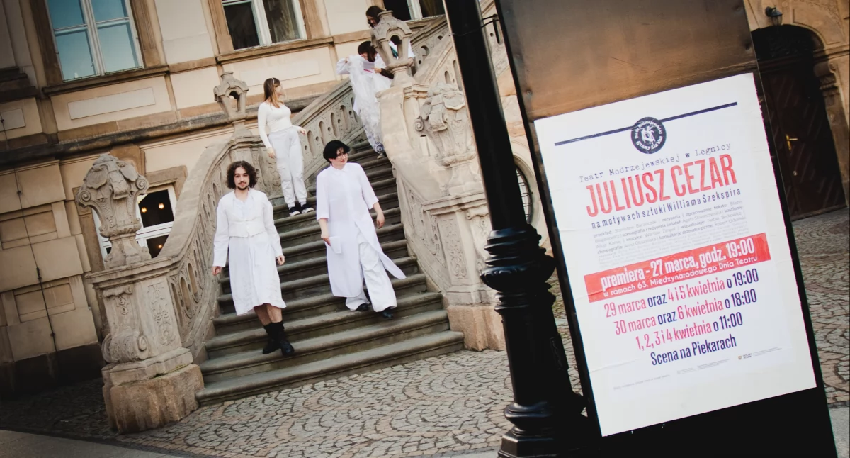 Happening teatralnego Gońca promujący nową sztukę „Juliusz Cezar” (FOTO)