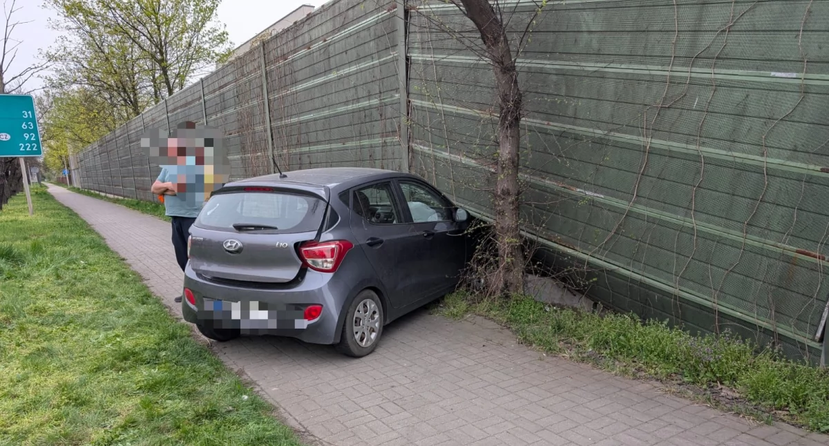 Na ulicy Jaworzyńskiej ciężarówka uderzyła w auto osobowe 