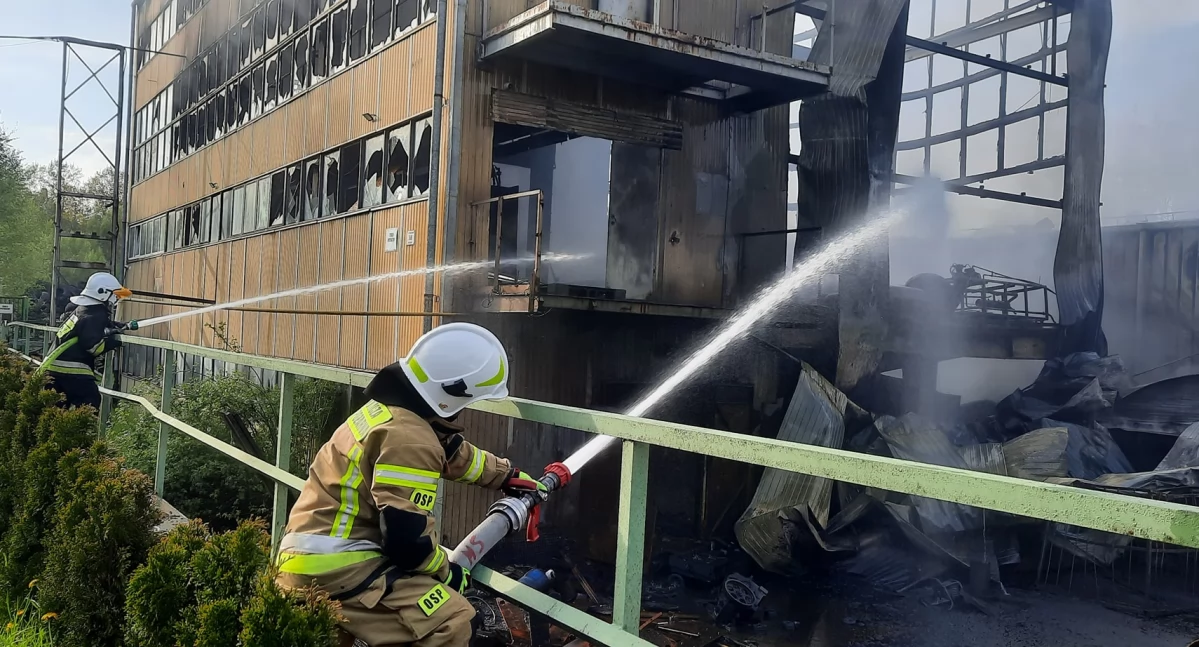 Prezes oskarżony o pożar, śmierć pracownika i nielegalne składowanie odpadów