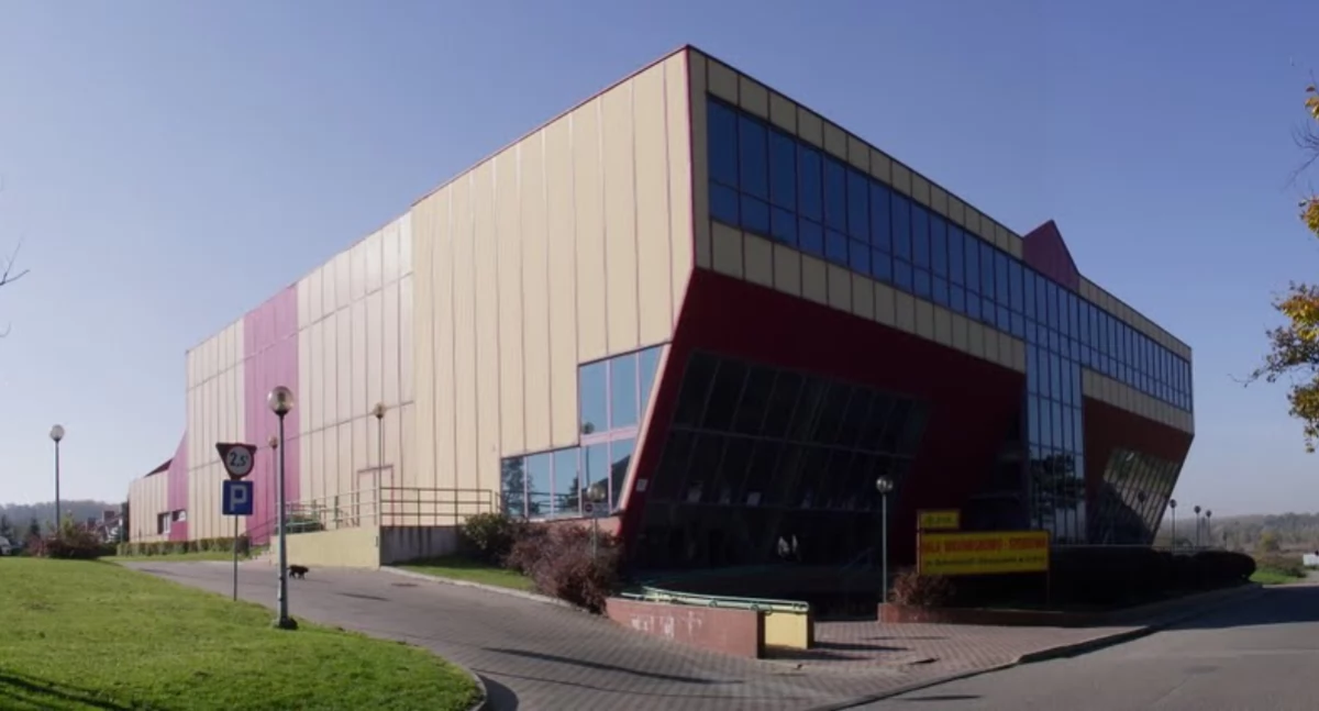 Dwie oferty na przebudowę hali sportowej w Legnicy 