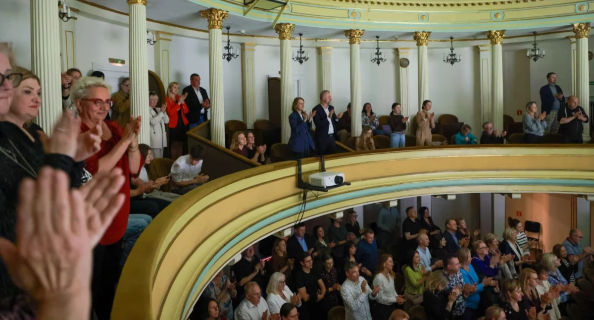 Ministra kultury z wizytą w Teatrze Modrzejewskiej w Legnicy