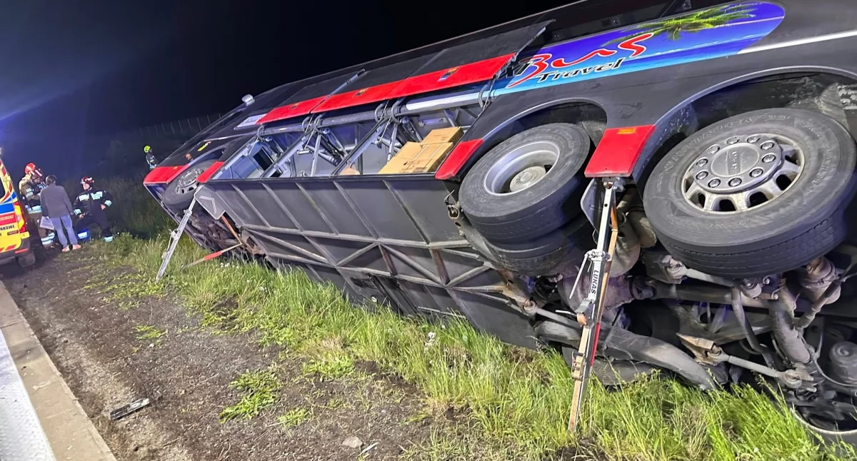 Autokar z amerykańskimi żołnierzami wypadł z autostrady AKTUALIZACJA