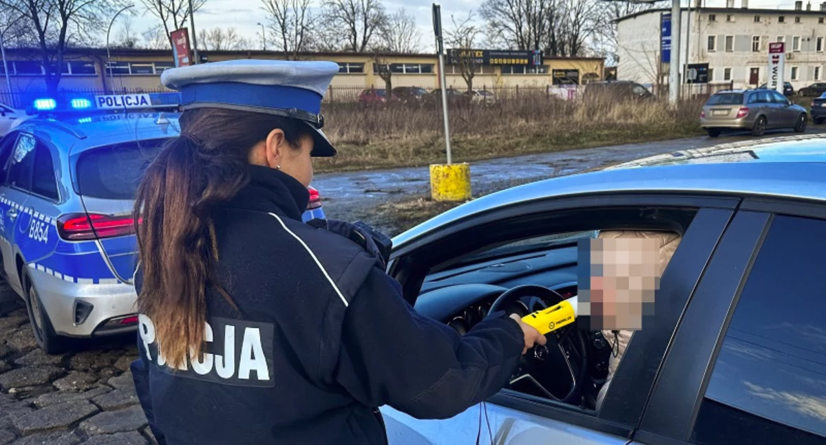 Policja skontrolowała w poniedziałek blisko 2 tysiące kierowców