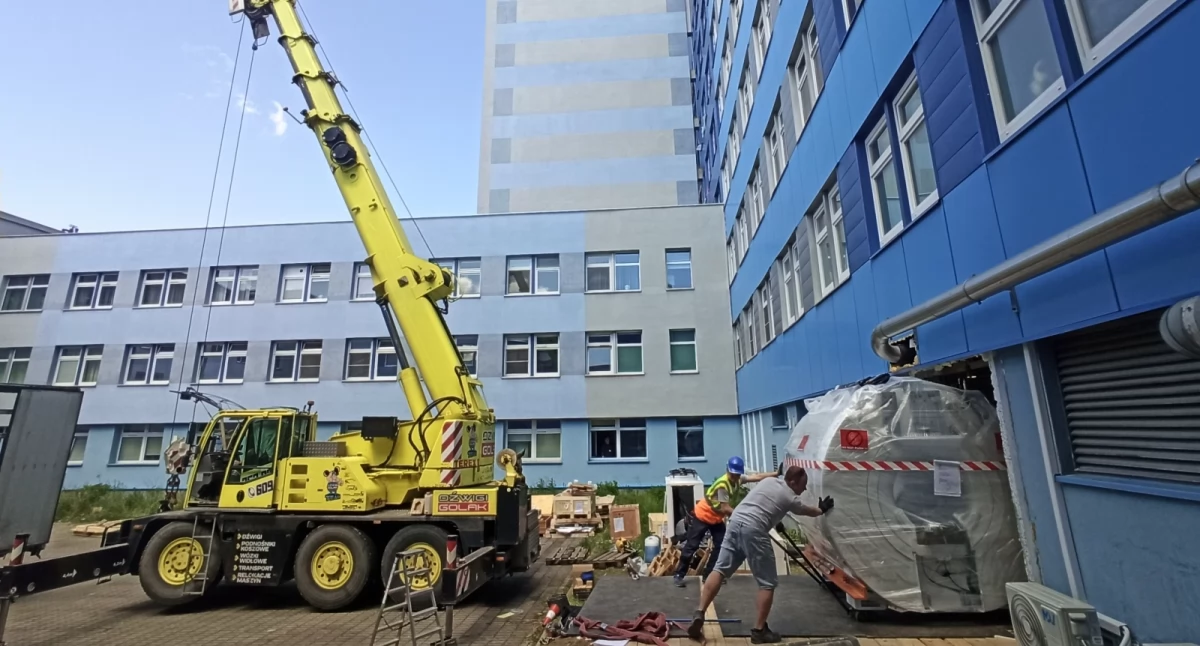 W szpitalu w Legnicy montują supernowoczesny rezonans magnetyczny 